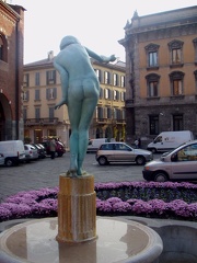 04 Monza piazza Roma fontana