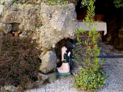 03 Monza Altaroli Grotte con Madonnina via Antonietti 7