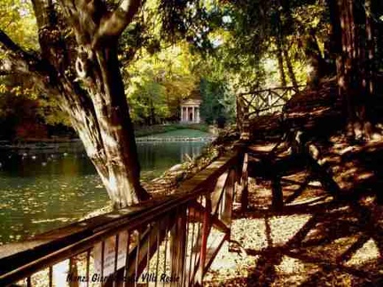 14c Monza Villa Reale il laghetto con il tempietto dorico