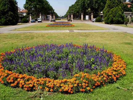 10 Monza Villa Reale prospettiva su viale Cesare Battisti